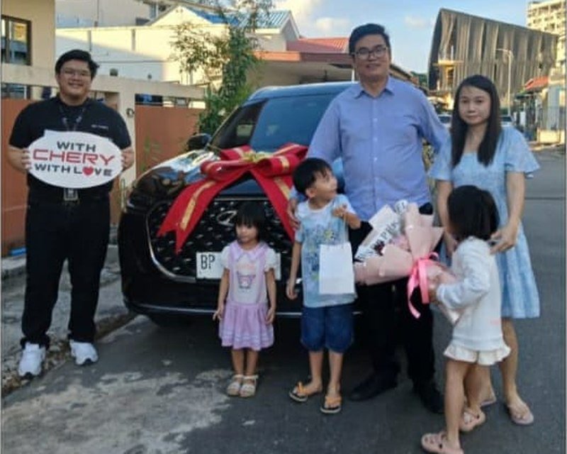 Serah terima unit Chery kepada Mr. J di Batam